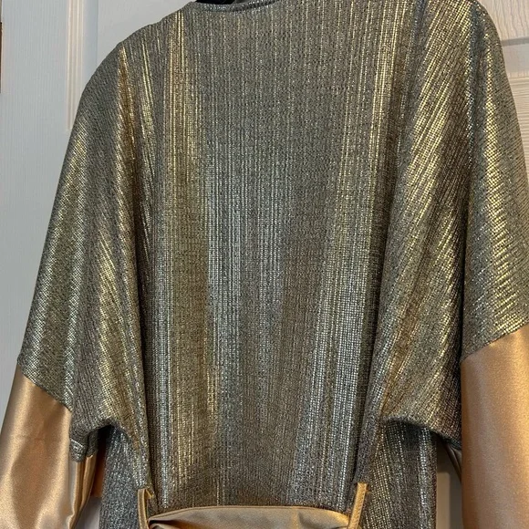 Gold Metallic Robe dress - Picture 4 of 5